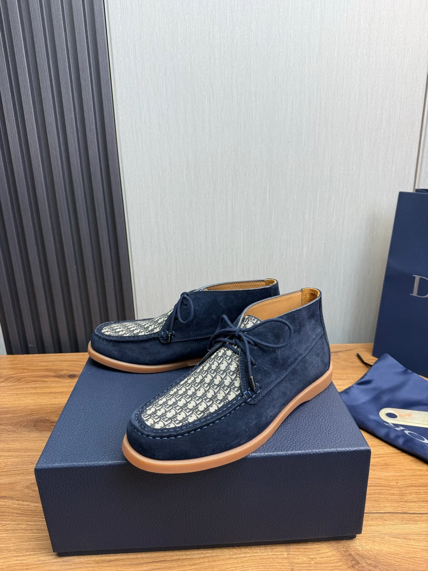 Factory price 620💰 [Dior] Men’s official website na hot sale🔥Imported cowhide + cowhide lining. Original rubber wear-resistant outsole. High quality shipment ⬆️Code number 38-44, (45 customized)